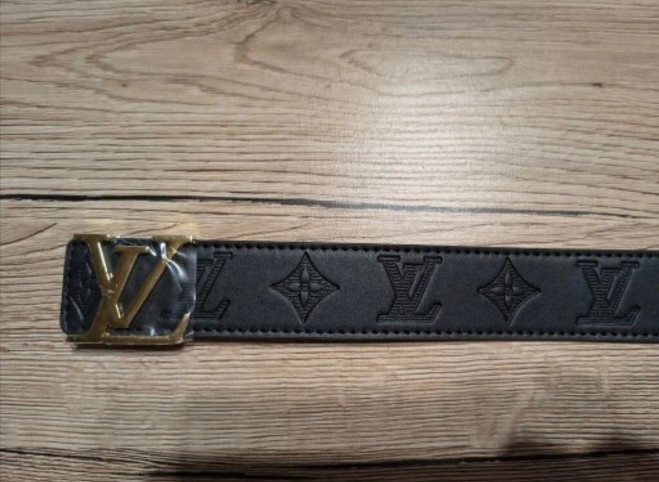 Pasek LV czarny, złota klamra