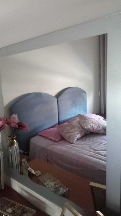 Vendo cómoda + espelho e 2 mesinhas de cabeceira