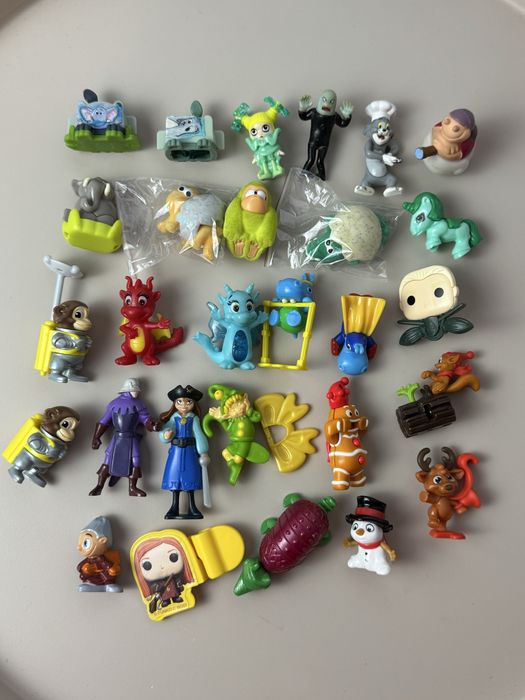 Бегемотики, гноми, динозаври, пінгвіни, кіндери 90х, старі кіндери