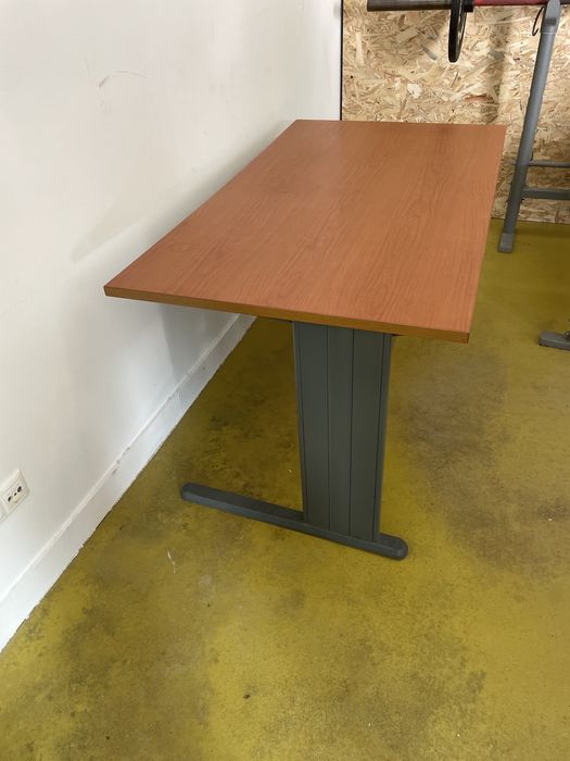 Secretaria de 1,40m por 0,80m