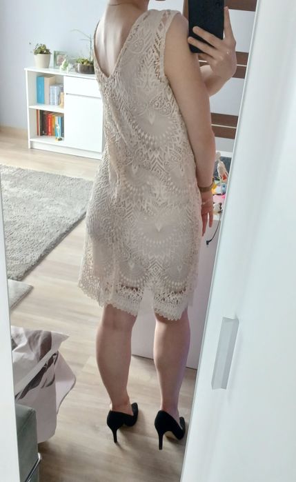 Jasna elegancka sukienka