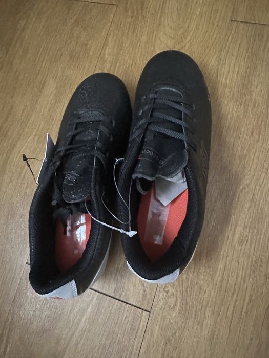 Chuteiras Novas numero35