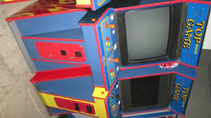 Máquina jogos com 28 polegadas como nova