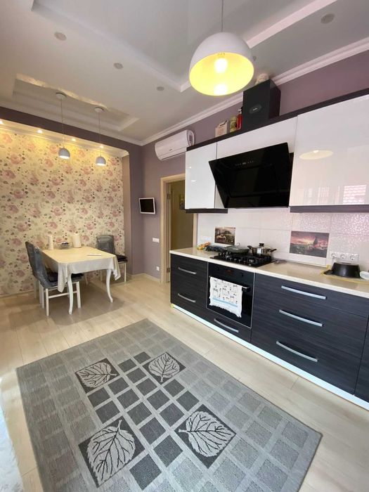 В продаже 2х кимнатна квартира Дача Ковалевского 101А .