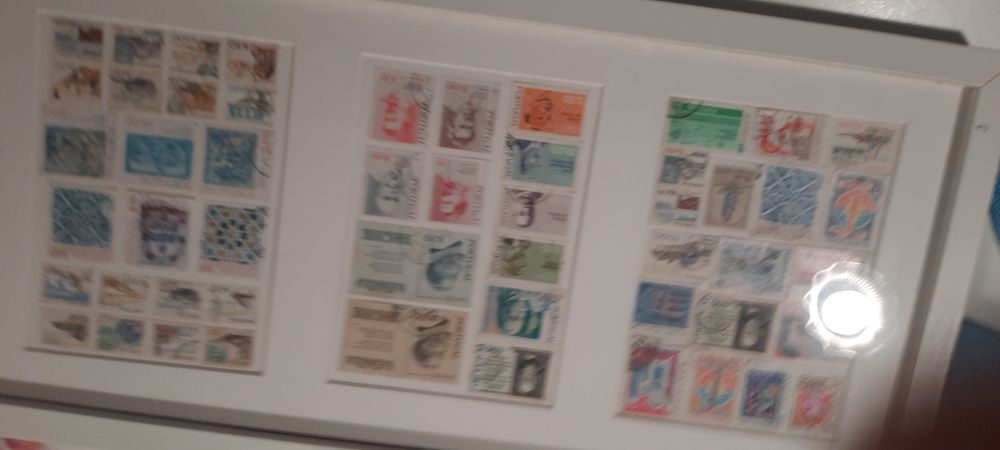 3 quadros com selos antigos