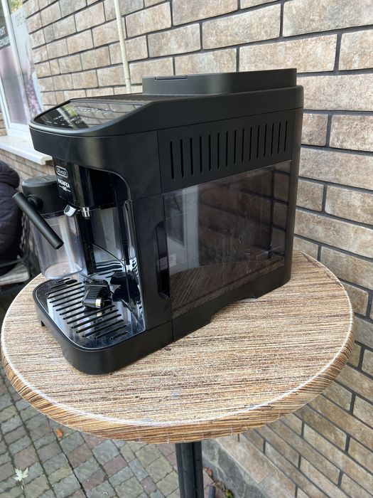 Кофемашина DeLonghi MAGNIFICA