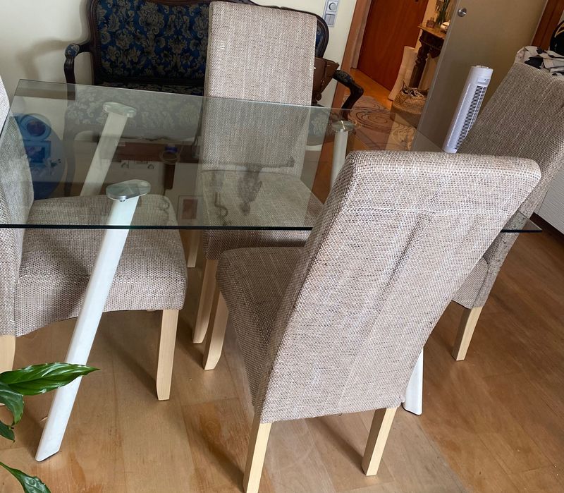 Mesa de jantar com 4 cadeiras