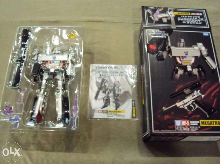 4 Transformers: Megatron Masterpiece; Starscream; Soundwave