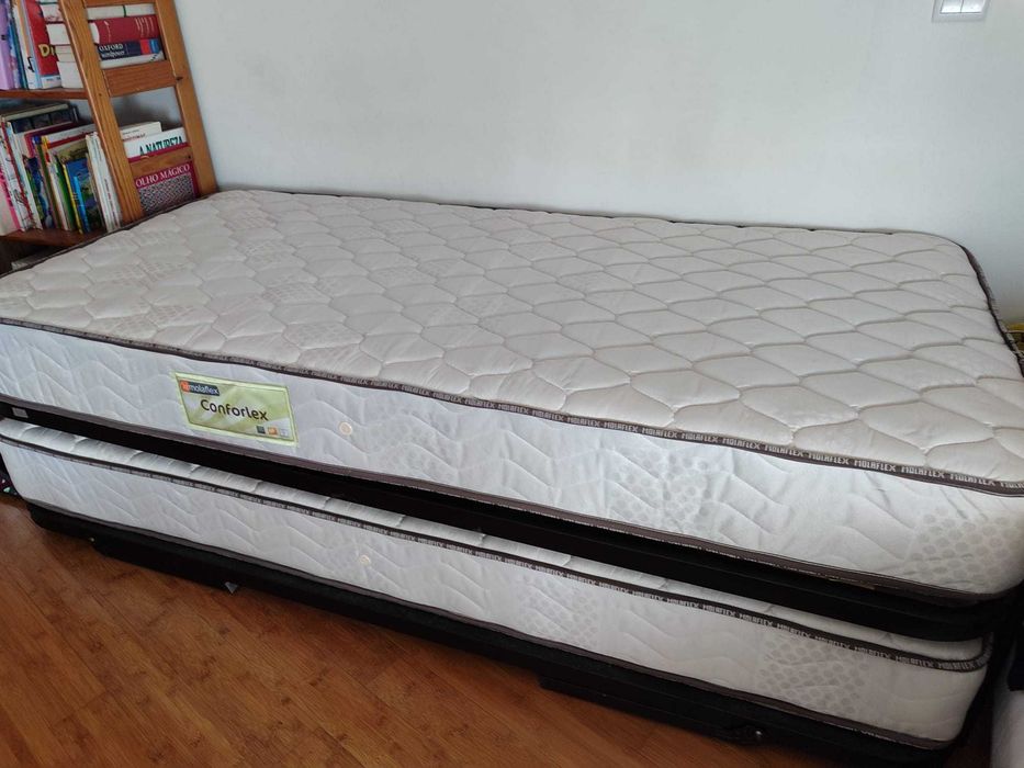 Estrado duplo e dois colchões