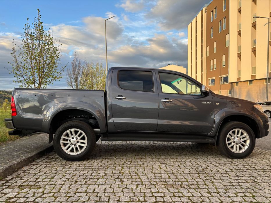 Toyota Hilux 4WD 5 lugares - 2011