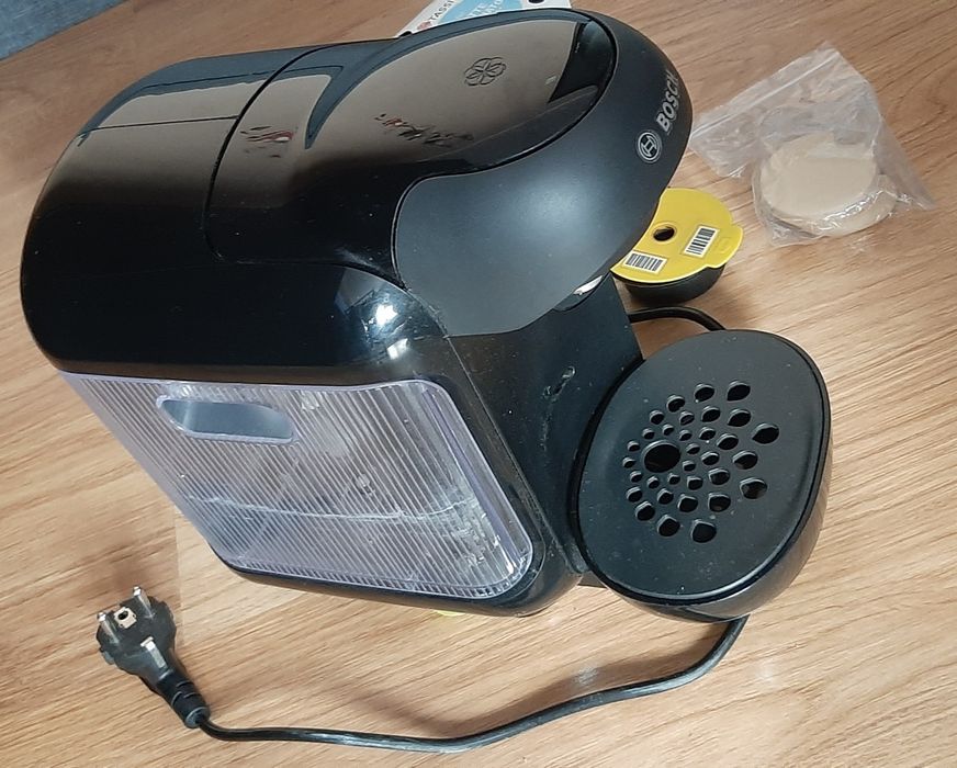 Ekspress kapsułkowy Bosch + uniwersalna kapsułka, filtry i kawa