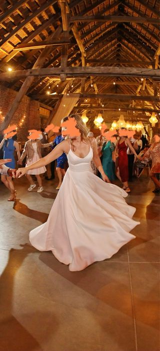 Satynowa suknia ślubna