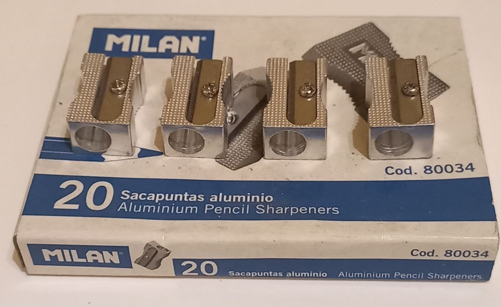 Material escolar, Compasso Staedtler e Afias.