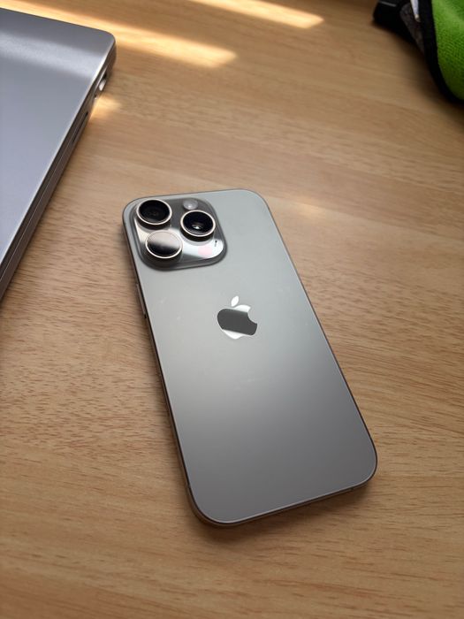 Apple iPhone 16 Pro 256Gb Natural Titanium eSim
