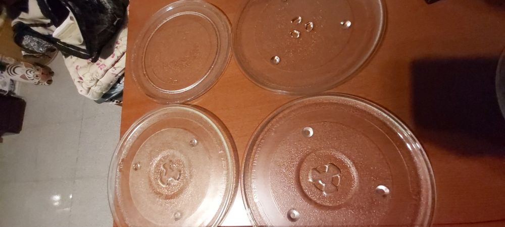 Pratos ,várias  de microondas, os lisos 25cm os outros  27cm