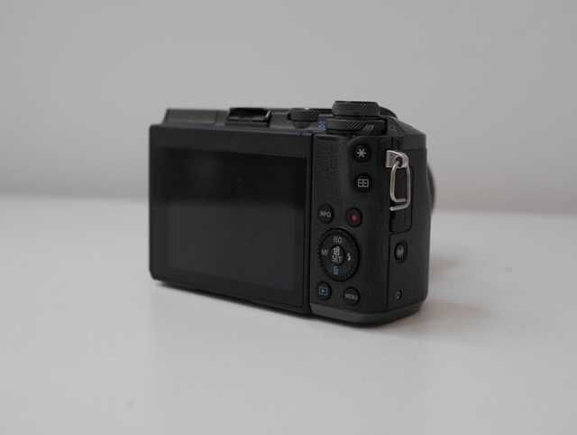 Camara Canon Eos M6 + Lente EF-M 15–45mm