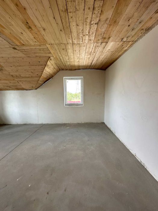 Великий будинок у Крихівцях з ділянкою 6 сот.!