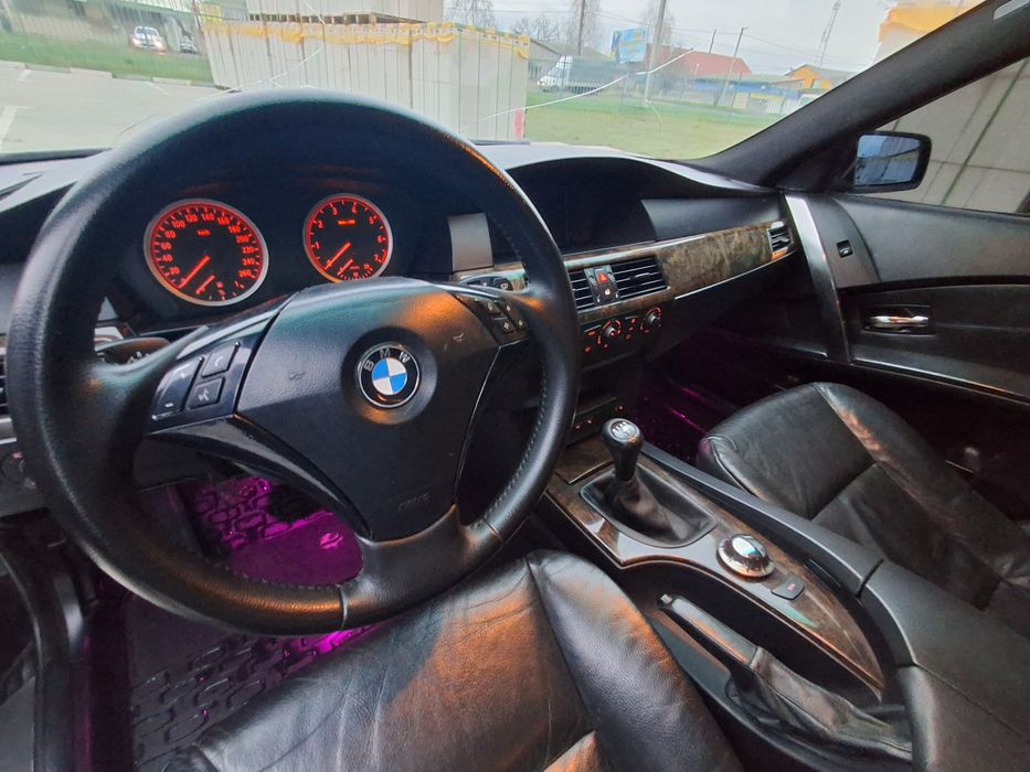 BMW E60. 2.2  МКПП,
