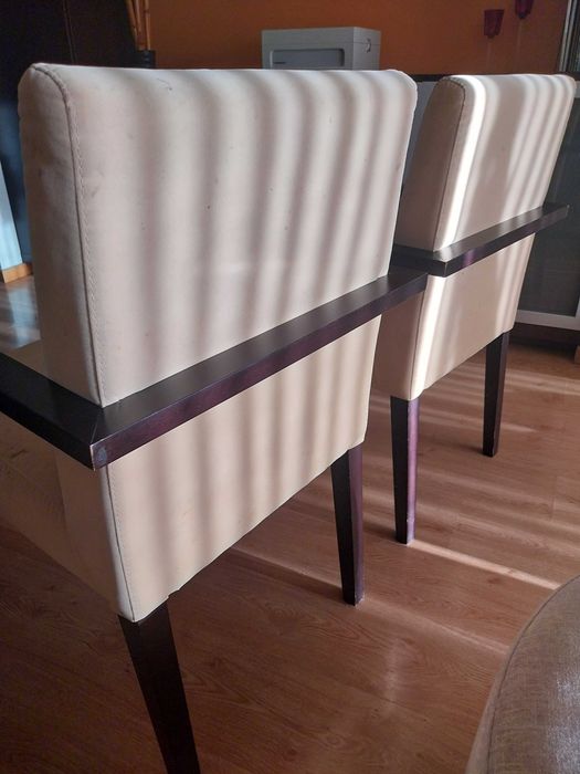 4  Cadeiras de Sala de Jantar (preço  das 4 cadeiras)