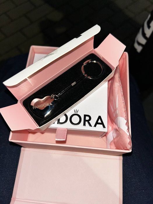 Браслет та брелок Pandora