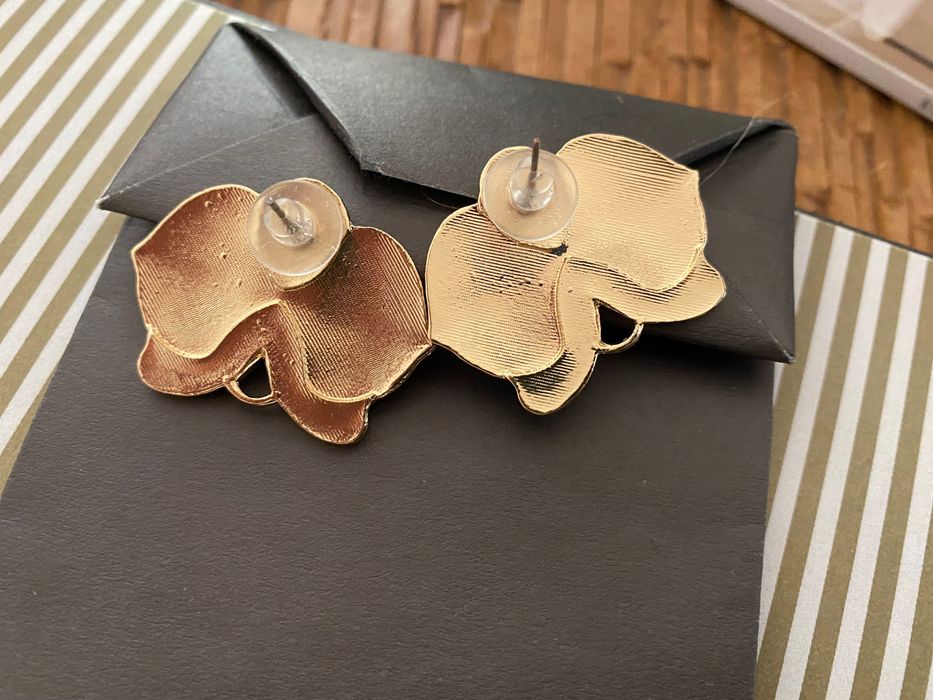 Brincos flor amarela esmaltados