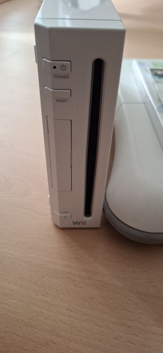 Nintendo Wii + Wii Fit Plus Board + Jogo