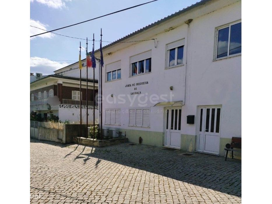 Moradia duplex espaçosa com 5 quartos e varanda - Lagoaça