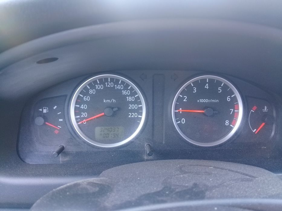 nissan almera 2005 року