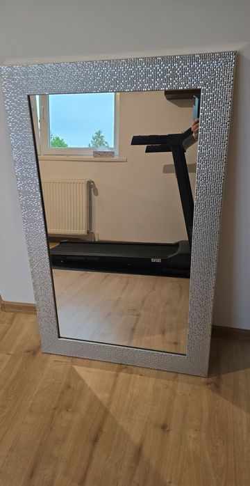 Lustro ścienne srebrne