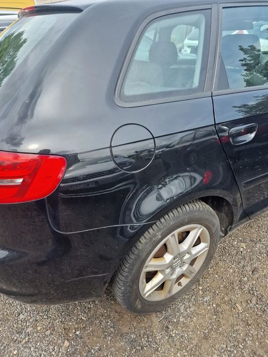 Blotnik prawy tyl audi a3  8p  5d