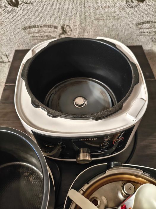 Мультиварка - скороварка REDMOND RMC - P350