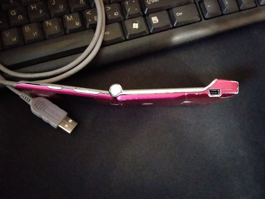 Продам Motorola RAZR V3 (2004)