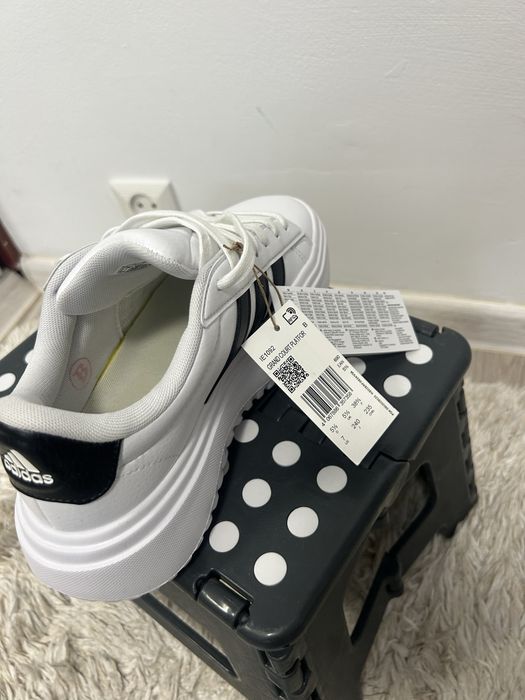 Sneakersy białe adidas r 38 2/3