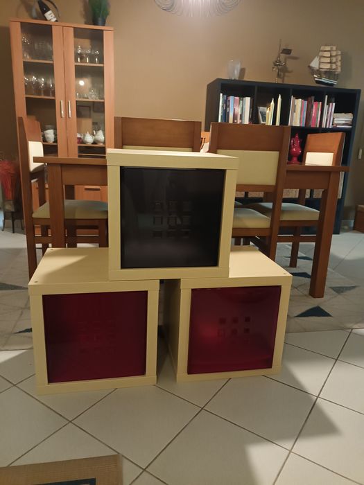 Cubos do Ikea e caixas