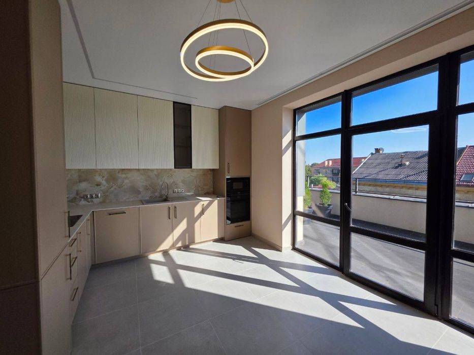 Продаж 2-х ярусної квартири в центрі міста Ужгорода|єОселя/єВідновленн