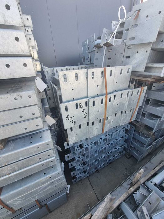 Słupy konstrukcja stalowa marki blacha stal użytkowa profile rury