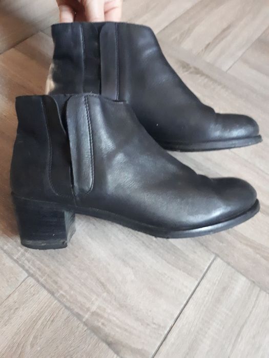 Кожаные полу сапожки женские