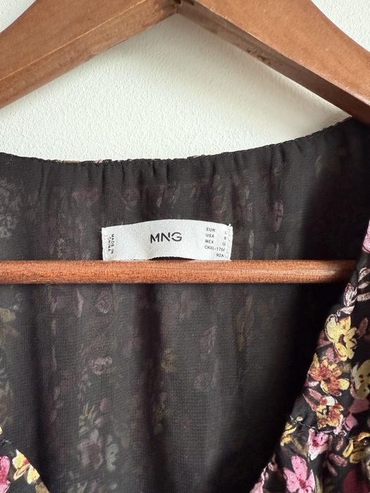 Sukienka w kwiaty Mango