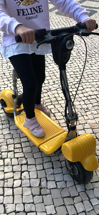 Vendo Trotinete electrica com motor  frente e banco para sentar