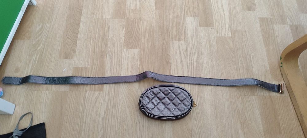 Saszetka na pasku brokatowa