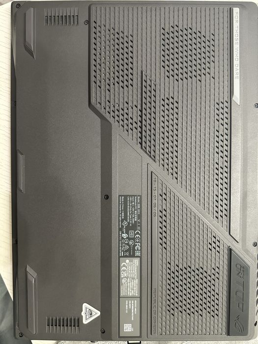 Ноутбул asus rog strix