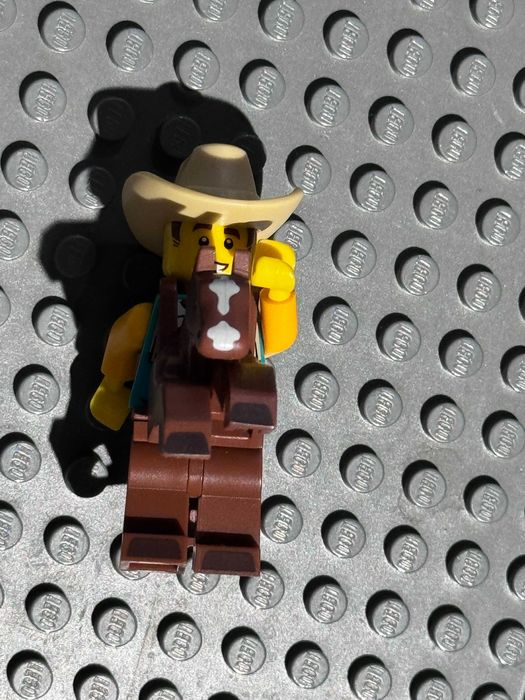 Lego Minifigurka Seria 18 Cowboy Costume Guy 71021