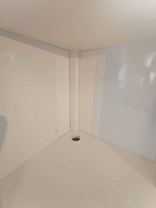 Secretária de canto Micke IKEA branca — espaçosa, ideal para home office