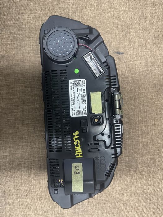 Панель приборів Audi q8