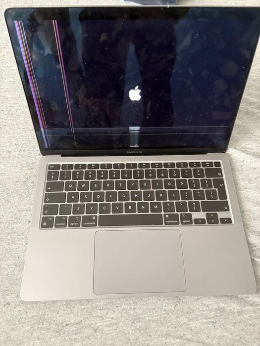 MacBook Air m1 uszkodzona matryca