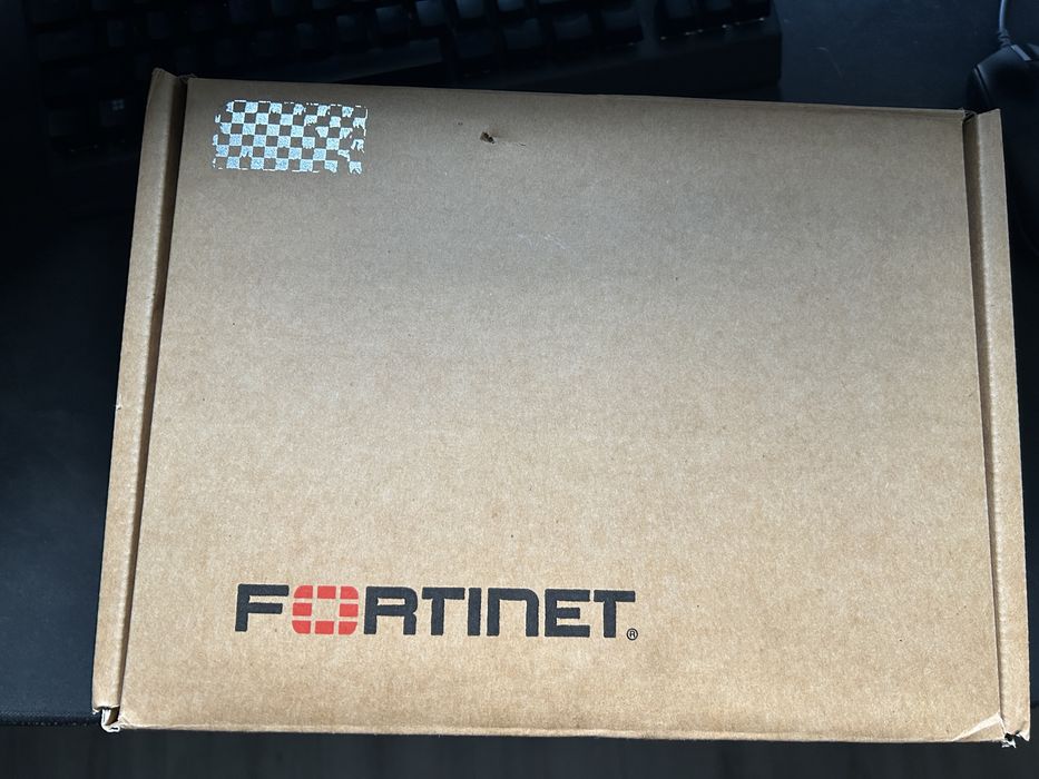 Fortinet FortiGate 60E – firewall / router VPN + zasilacz i kabel