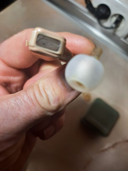 Слуховой аппарат хорошего качества,в наличии 6шт