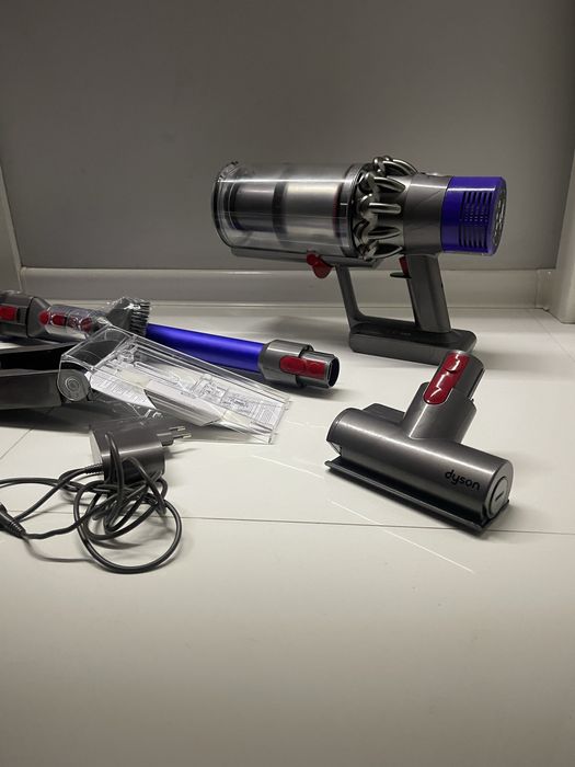 Dyson V 10 , odkurzacz bezprzewodowy , Duży zestaw , Piekny stan