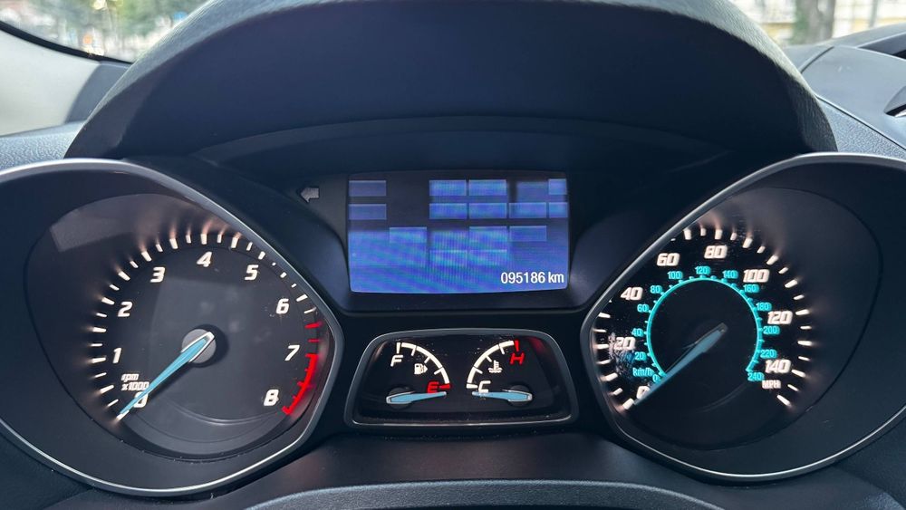 Продам  Ford escape