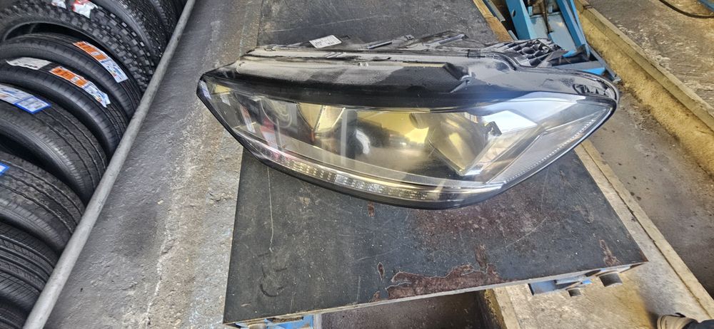 Farol direito VW TOURAN (5T1)